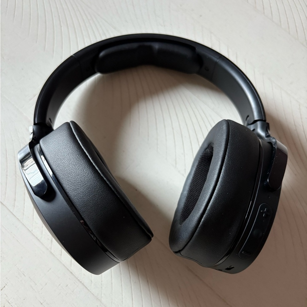 Skullcandy Black Wireless Over-Ear Headphones - Picture 2 of 5